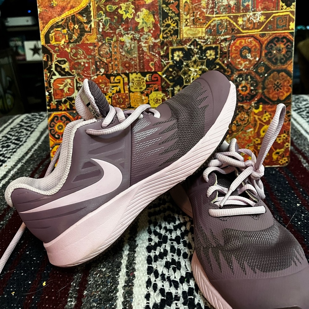Purple and pink Nike star runners youth size 4 Like new!